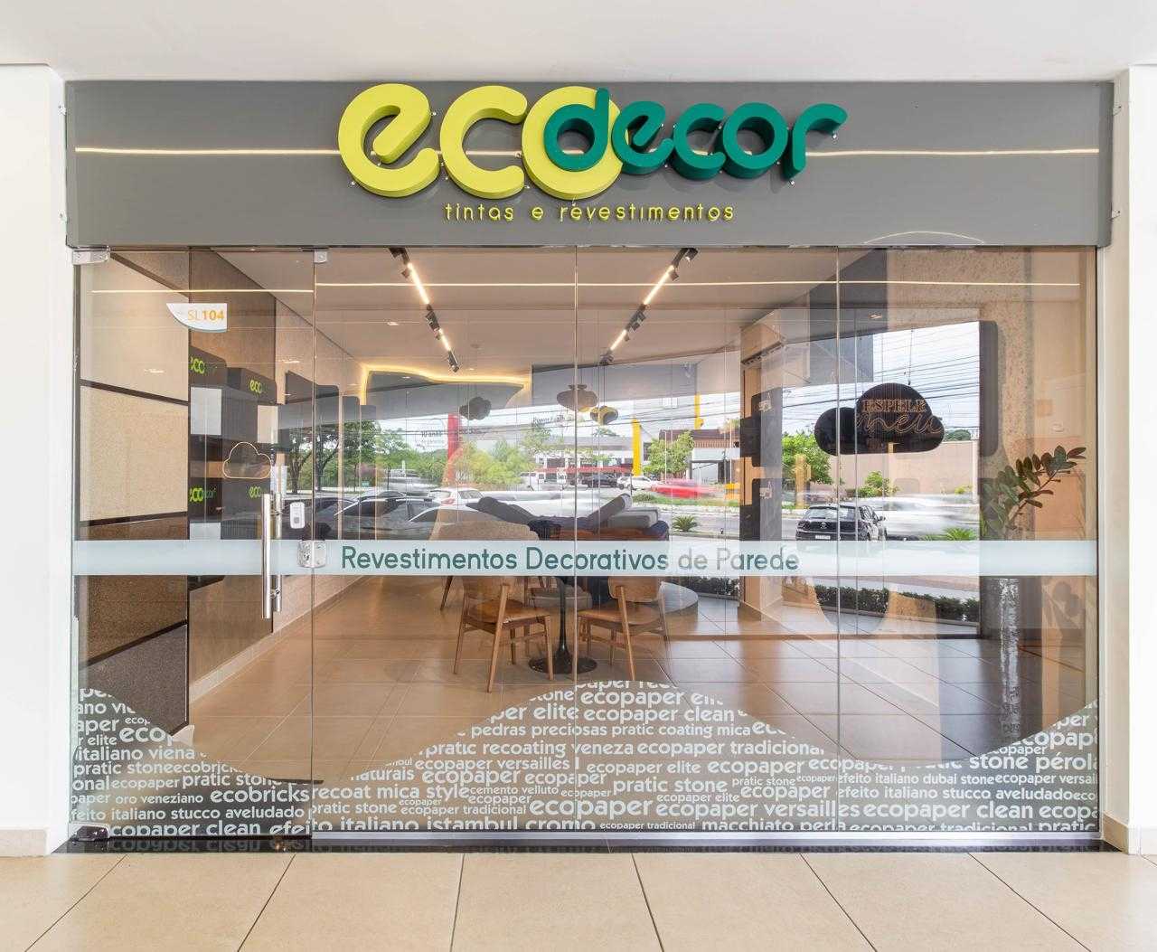 Fachada de loja Ecodecor em ponto comercial